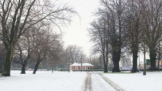 StorageCentreNI's tweet photo. @Herdotie Some snow at the Gate house, Wallace Park, Lisburn http://t.co/TMP1hL4CDK
