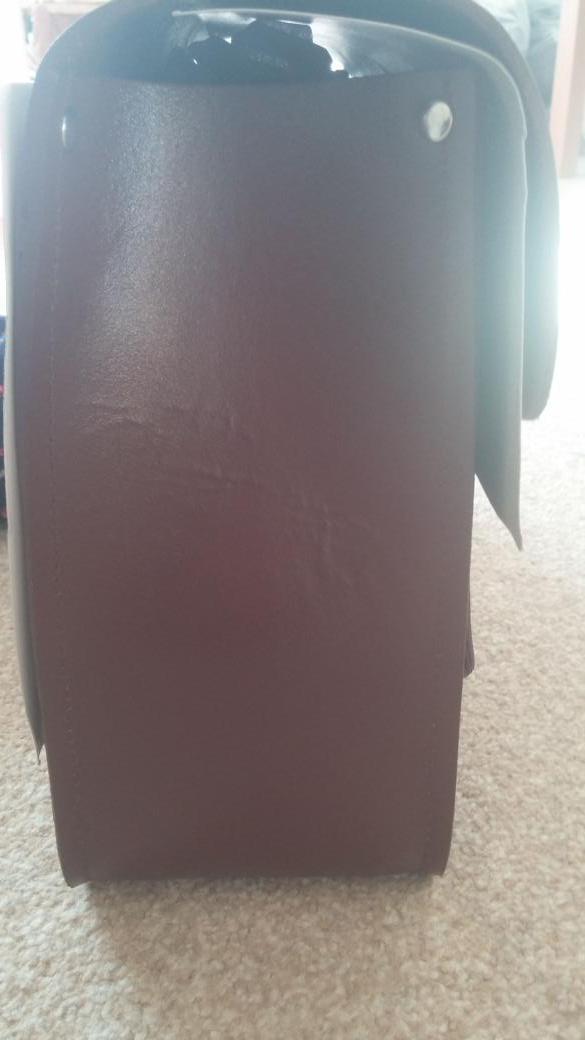 joanne82190's tweet photo. I've received a leather bag from @yoshibags however it had wrinkles!Customer service won't reply!#badcustomerservice http://t.co/hX9O5ES44y