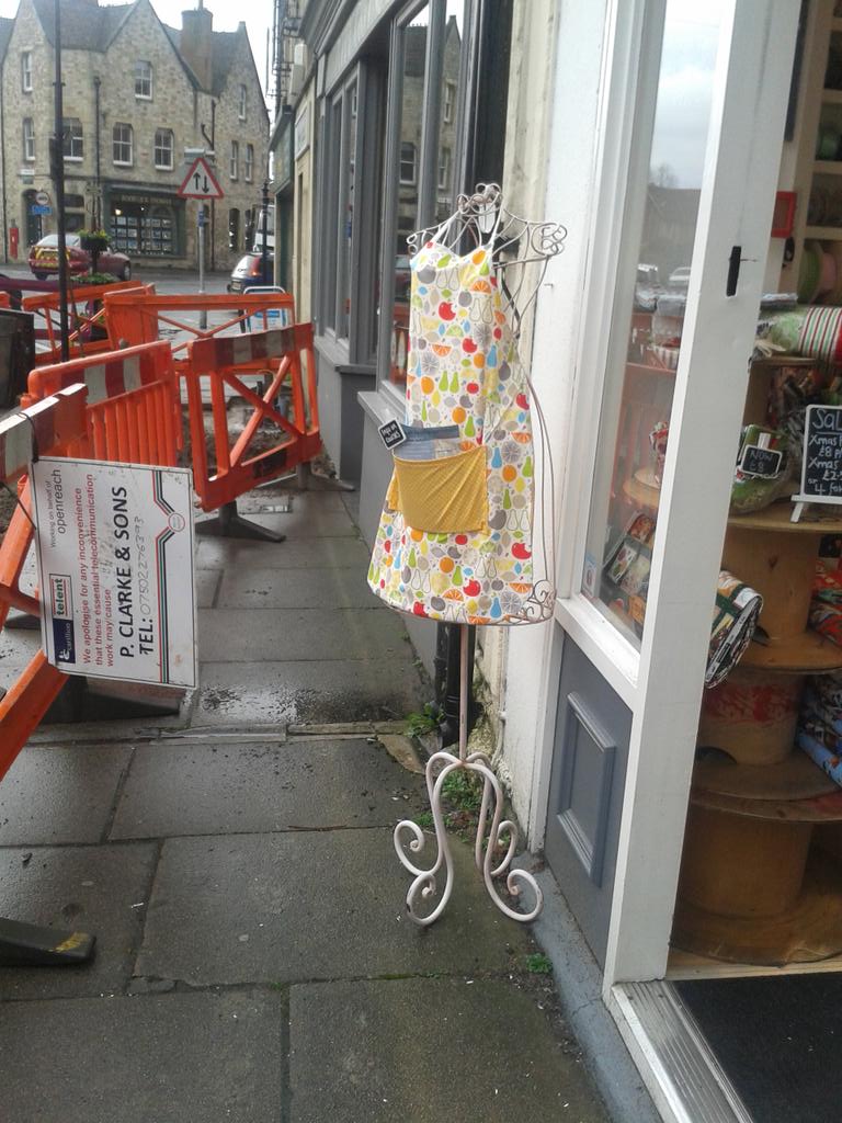 makemeadress_AV's tweet image. We are open @milliemoonshop #Wells today - despite workmen &amp;amp; being made a dead end street!! #sendtea