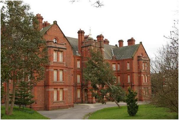 cloudandshower's tweet photo. @SAVEBrit Mersey maritime landmark under threat http://t.co/a8IjXPopdn http://t.co/GGSJphfmYo