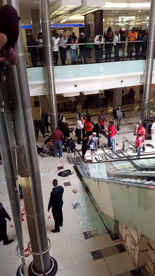 UPDATE BEDFORD ROBBERY : GOT ANOTHER ONE!! 2 PERPS ARRESTED. SCENE VERY HOT. PLS AVOID ALTOGETHER UNTIL CLEAR.