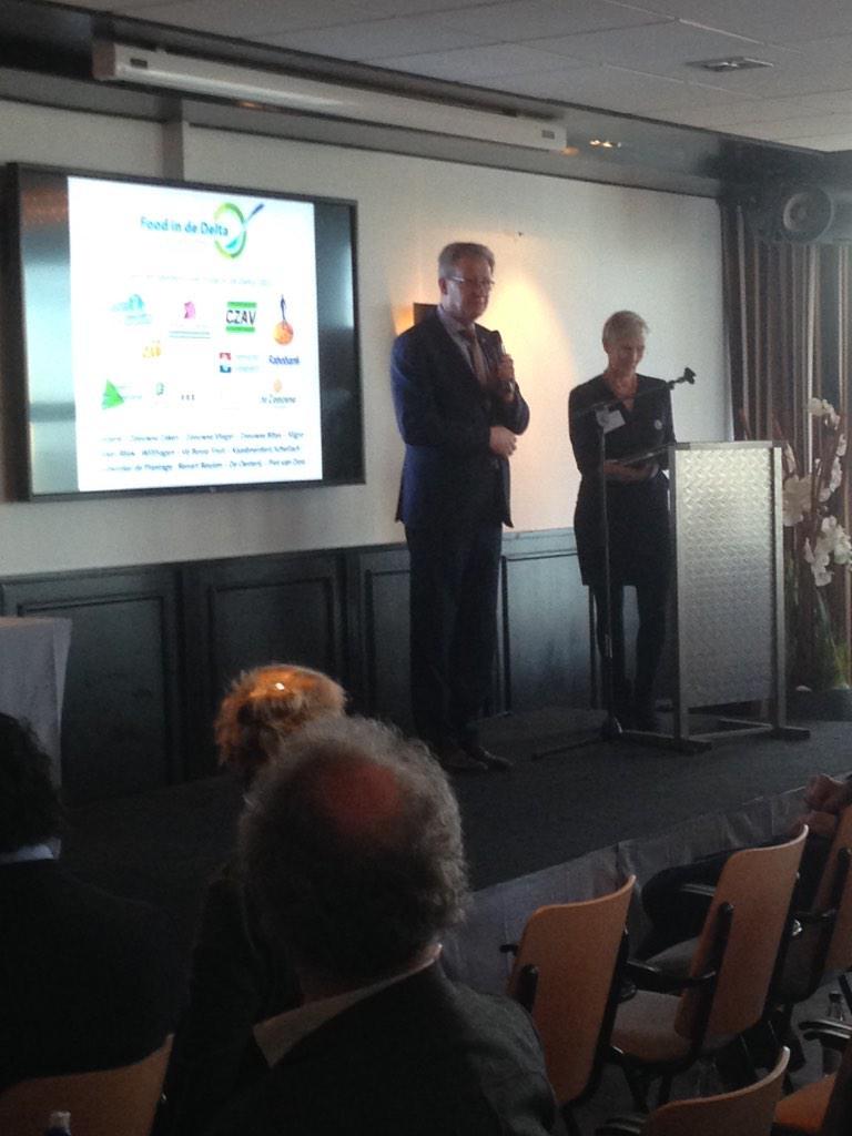 KeesvanBeveren's tweet photo. Congres Food in de Delta in Vlissingen. Met o.a Jan van Reijsingen Topsector Agro&amp;Food) en Esther de Lange. http://t.co/qol5G8VhZx