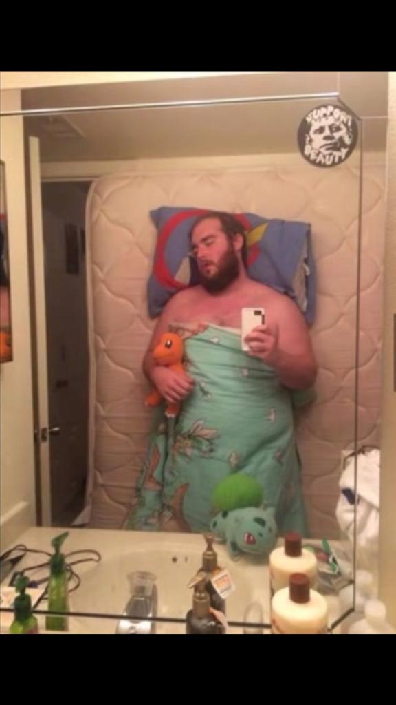 UrtonJacob's tweet photo. @RealJoshWellman @buckwildfan31 @CodyHarvey18 @hdizle1995 @cavemanplatt joe has the best selfie game #joeforthewin http://t.co/8mYazPeavZ