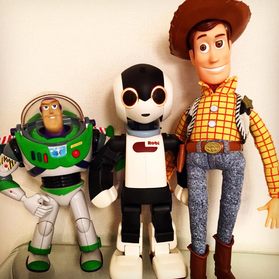 HelloRobiItalia's tweet photo. #HelloRobi ha trovato dei nuovi amici! :) Da oggi segui le avventure di Robi su @ModelSpaceIT http://t.co/DuY4LuOHn1 http://t.co/1IUzlorjPU