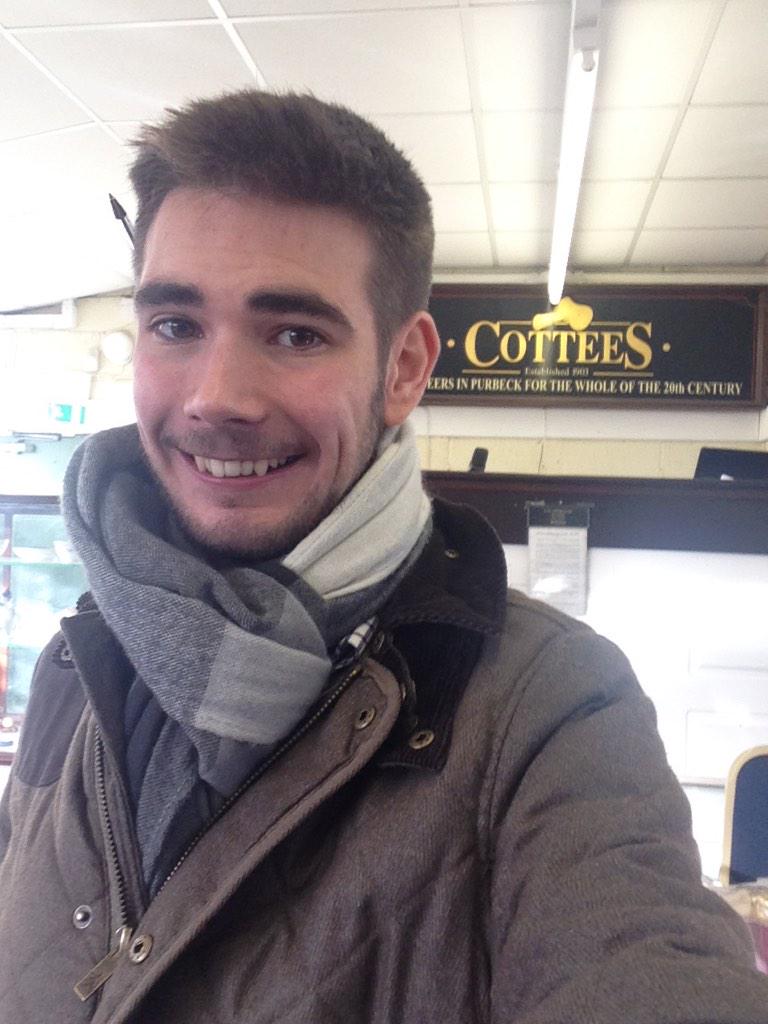 MaxBeaumont007's tweet image. Condition reports being written up as we speak! #LifeOfMax #AuctioneerDuties