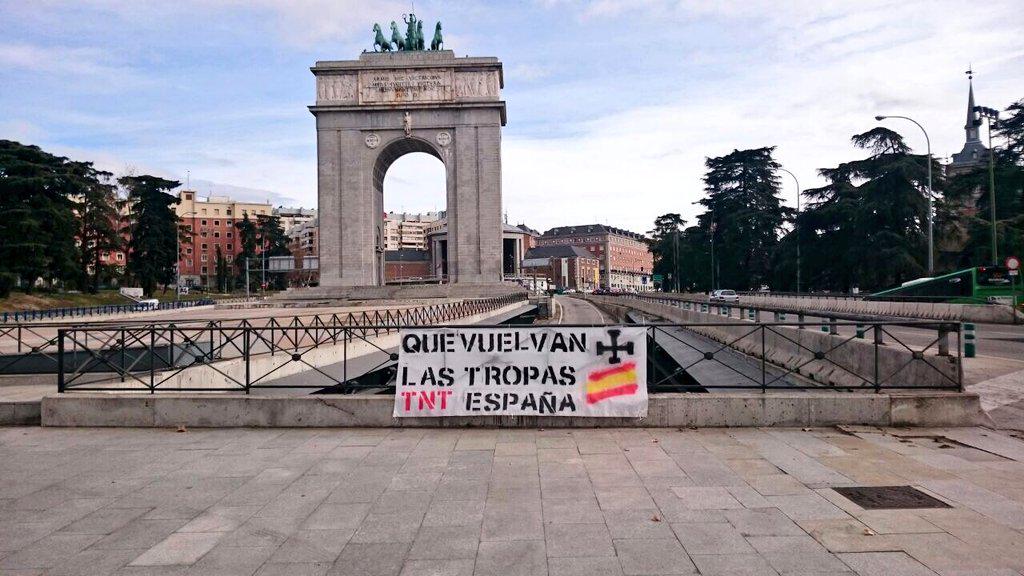 MadridTNT's tweet photo. Esta mañana, jornada de activismo contra la presencia de tropas españolas en el extranjero. ¡QUÉ VUELVAN LAS TROPAS! http://t.co/Guik5uIfoq