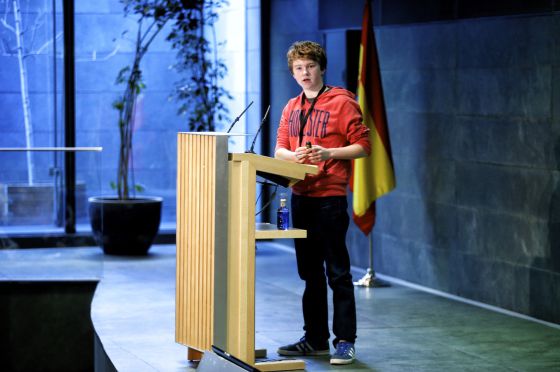 elpais_tec's tweet photo. Jordan Casey gestiona empresas informáticas con 15 años http://t.co/9rUp8g3lk0 Sigue estudiando secundaria http://t.co/Zb487csk1u