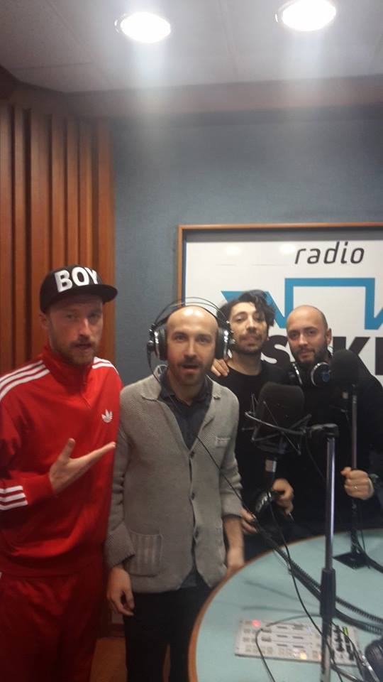 radiokisskiss's tweet photo. #OnAir con @marciocapatonda @herbertballeri @ivoavido20 !!
Voi cosa riuscireste a fare con il 2% del vostro cervello? http://t.co/X0QuMNkeBv