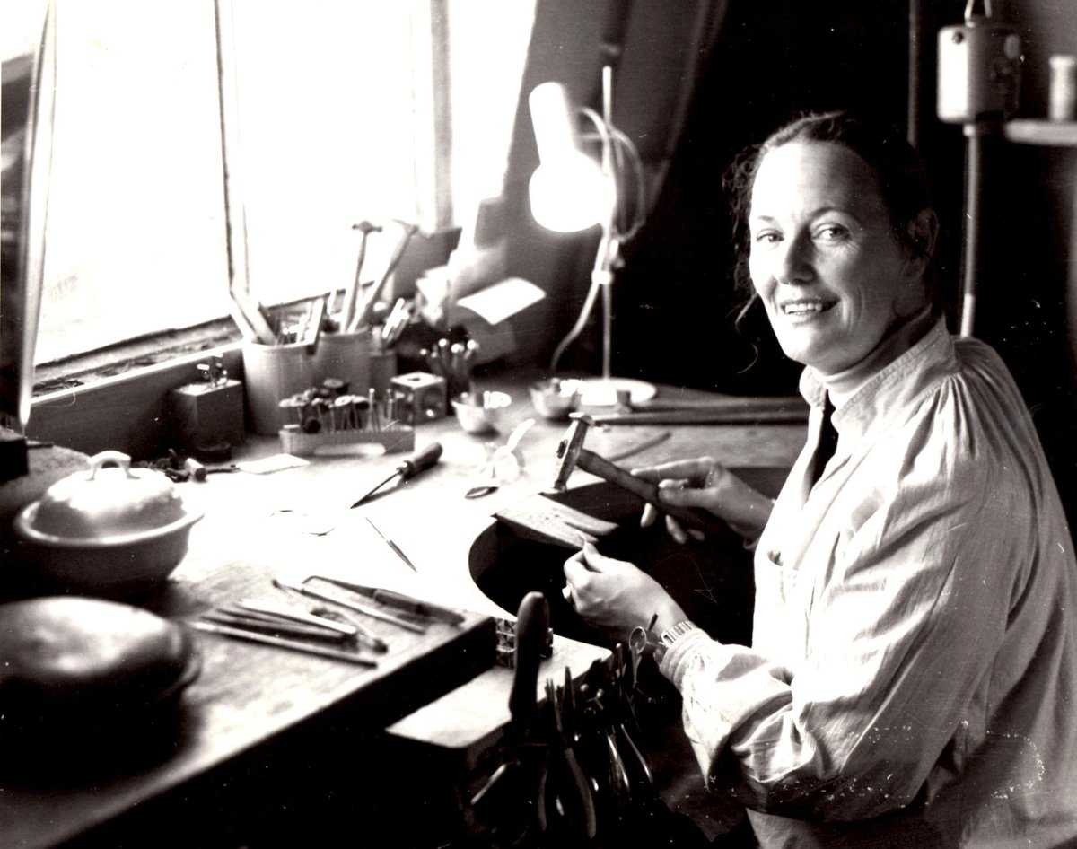 LesleyCraze's tweet photo. Here's Lesley at her bench in her Old Street studio in 1985. #artjewelrychallenge. Thanks @carlajewellery http://t.co/GOlTvbFp5y
