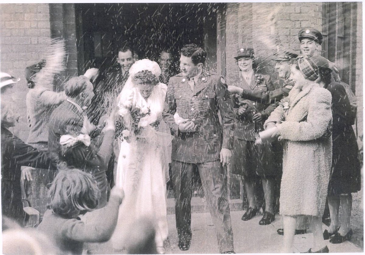 AmerLibraryUK's tweet photo. A Norfolk GI Bride #norfolk #GIBride #warbride #WW2 #USUK http://t.co/eSF8S8X40x