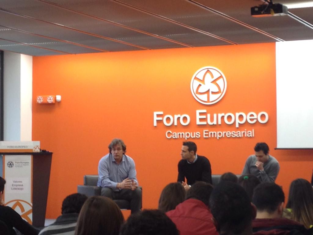 2MyF_Larrainzar's tweet photo. Despues de una mañana ajetreada, toca conferencia, Iñaki Ibañez y hermanos Flaño http://t.co/ozV0PeKyBZ