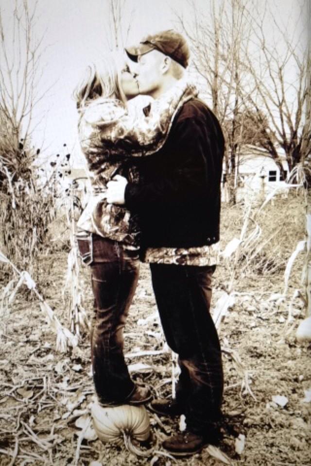CourtneyLyn24's tweet photo. Distance means nothing when someone is worth everything. http://t.co/0Z8Ul7uben