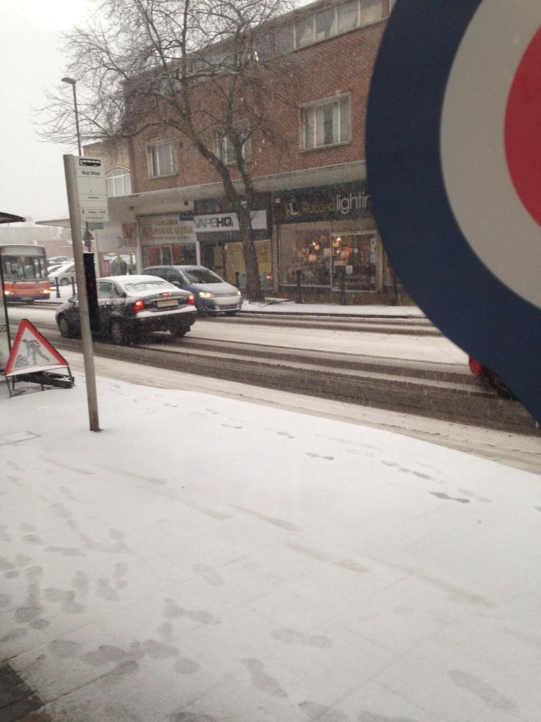 It's snowing in Grantham <a href="/craigstones80/">Craig Stones</a> <a href="/alex_king26/">Alex King</a> <a href="/JennieFretwell1/">Jennie Fretwell</a> <a href="/jaspland/">Jamie Aspland</a>