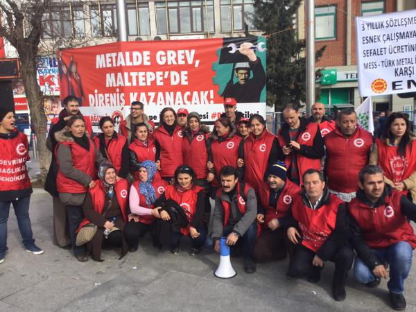 cnnturk's tweet photo. Birleşik Metal İş grevde: "Biz bedel ödemeye hazırız ama bedel de ödetiriz"  http://t.co/clPkNCK5zI http://t.co/uihvzNCjtx