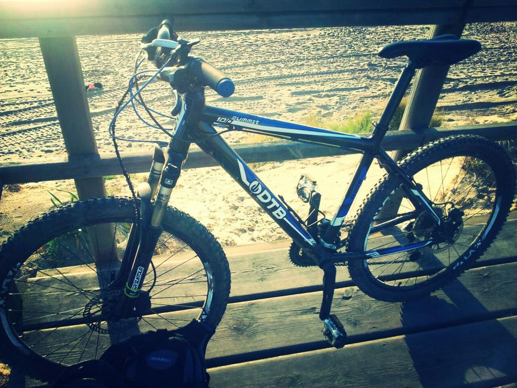 DarioSandeGonza's tweet photo. Si alguien ve alguna de las dos bicis que avise  fueron robadas de un trastero reventando la puerta http://t.co/9K1BsGPycm