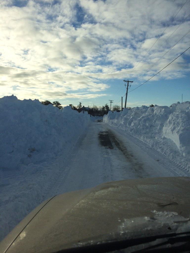 BartlettsFarm's tweet photo. One lane on Bartlett Farm Rd this morning! #ackjuno #farmersplow drive safely! http://t.co/i4HIwCqCsC