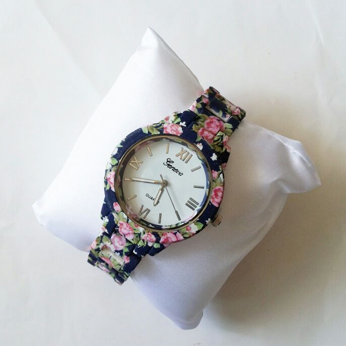 nine10shop's tweet photo. Geneva flower "navy" IDR 75.000/pcs ( inc.box+baterai cadangan). #910update http://t.co/muTar4JFhx