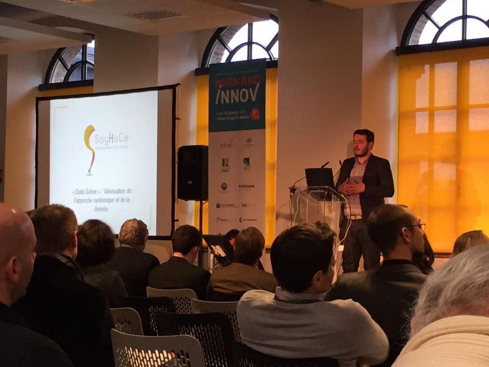 WikigoApp's tweet image. Nicolas Guy présente @SoyHuCe à la convention d&apos;affaires @NormandinnoV #BigData #SmartCity