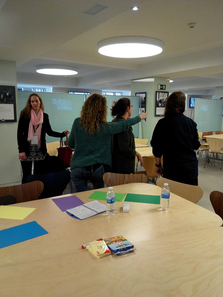 OpenFuture_'s tweet photo. Preparando los #talleres @OpenFuture_ Ideas #2015STP #emprendedores #thinkbiggers http://t.co/v7tAKm9Ysh