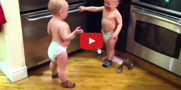 اطفال داخلين نقاش مضحك جدا:P
الفيديو من هنا ed7aak.com/?p=114
#شي_ودك_يتحقق_الحين
#الواحد_صعب_يغرد_وهو
#اذا_صحلي