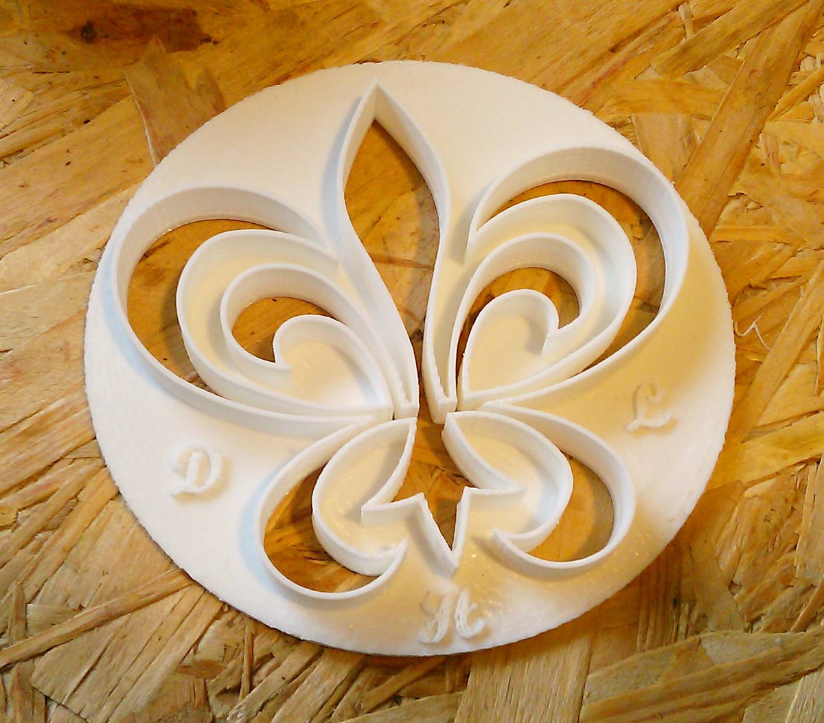 wheel_do's tweet photo. Impression 3D d'un emporte pièce @RelaisChateaux #3dprinting #food http://t.co/9hFJ167wWt