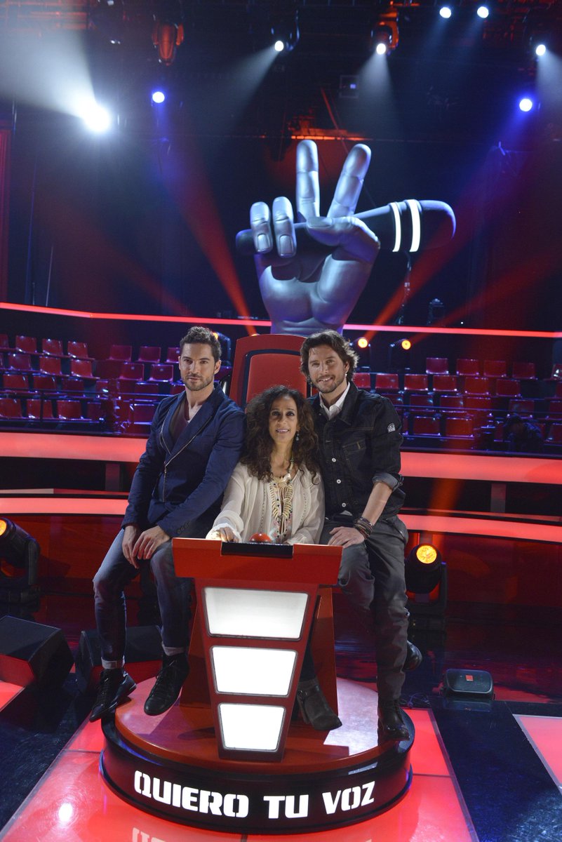 mizonatv's tweet photo. #Fotos | Así posan @davidbisbal, @rosarioficial y @manuelcarrasco_, coaches de #LaVozKids http://t.co/jSvM9VXPaO http://t.co/sQKpaKT79o
