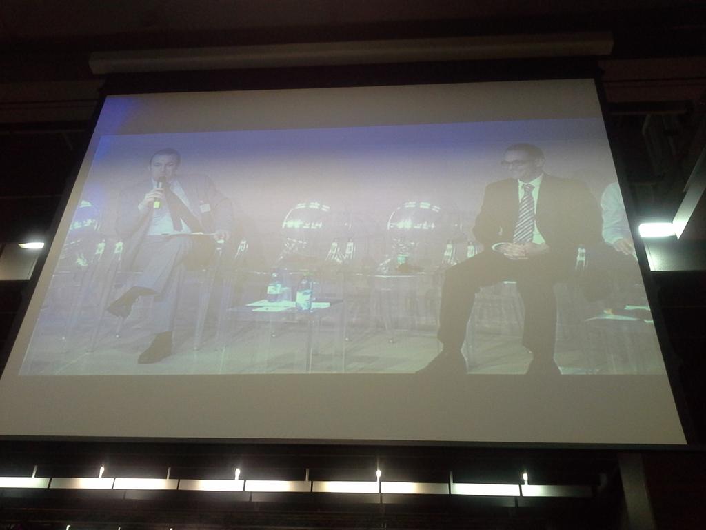Hi_Code's tweet photo. #OMMS15 integrazione fra below the line, punto vendita e digitale. QR code come link fra i 3 ambiti.#carrefournews http://t.co/7v6VKI8hTh