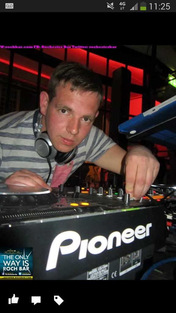 djdave1987's tweet photo. #weekdayparting #StudentLife #onaschoolnight #oneplacetobe @AaronPStone & friday @Rochesterbar on the decks tillelat http://t.co/vMM0AaBzP9
