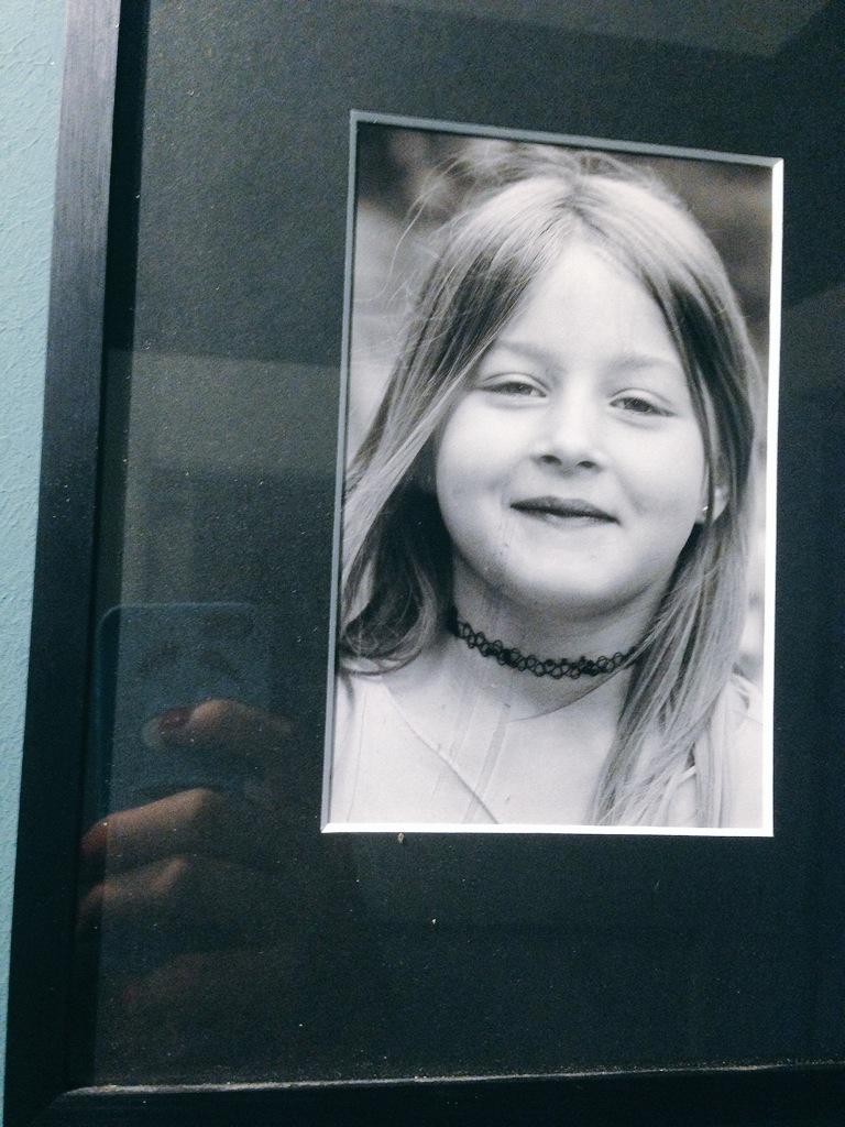 AmbreMusic's tweet photo. Hier sehr ihr, dass ich zB diese Kette schon früher getragen habe. Trends kommen und gehen. Und kommen wieder. #mit8 http://t.co/FrR9DUVRmA