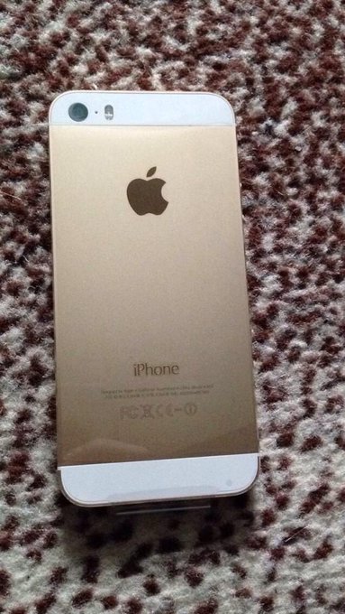 Love my new phone💥 iPhone 5s gold👀😍 http://t.co/OleQXIKUTI
