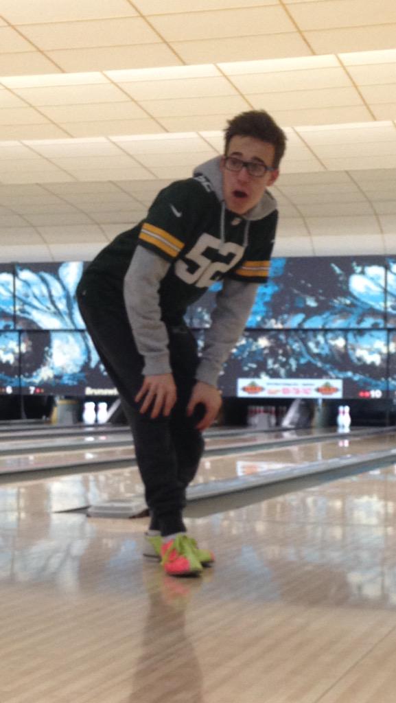 John_Gear's tweet photo. When you find the booty at the alley @sam_leary http://t.co/KVZf87oiSj