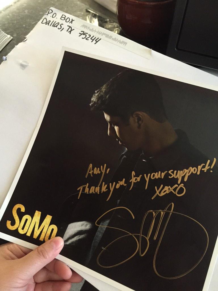 _LoveSoMo's tweet photo. I'm shaking, I was not expecting this at all.. thank you @OfficialSoMo for making my day and life. ❤️😭 I love you! http://t.co/v7CwQc4M0t