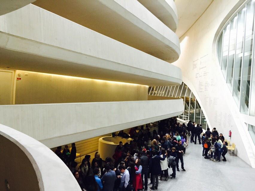 sanahuja's tweet photo. 650 estudiantes llenan Platea Sala Principal  @PalauLesArts Ensayo general de Don Pasquale. #DPasquale_Lesarts http://t.co/wCmSU4inhP
