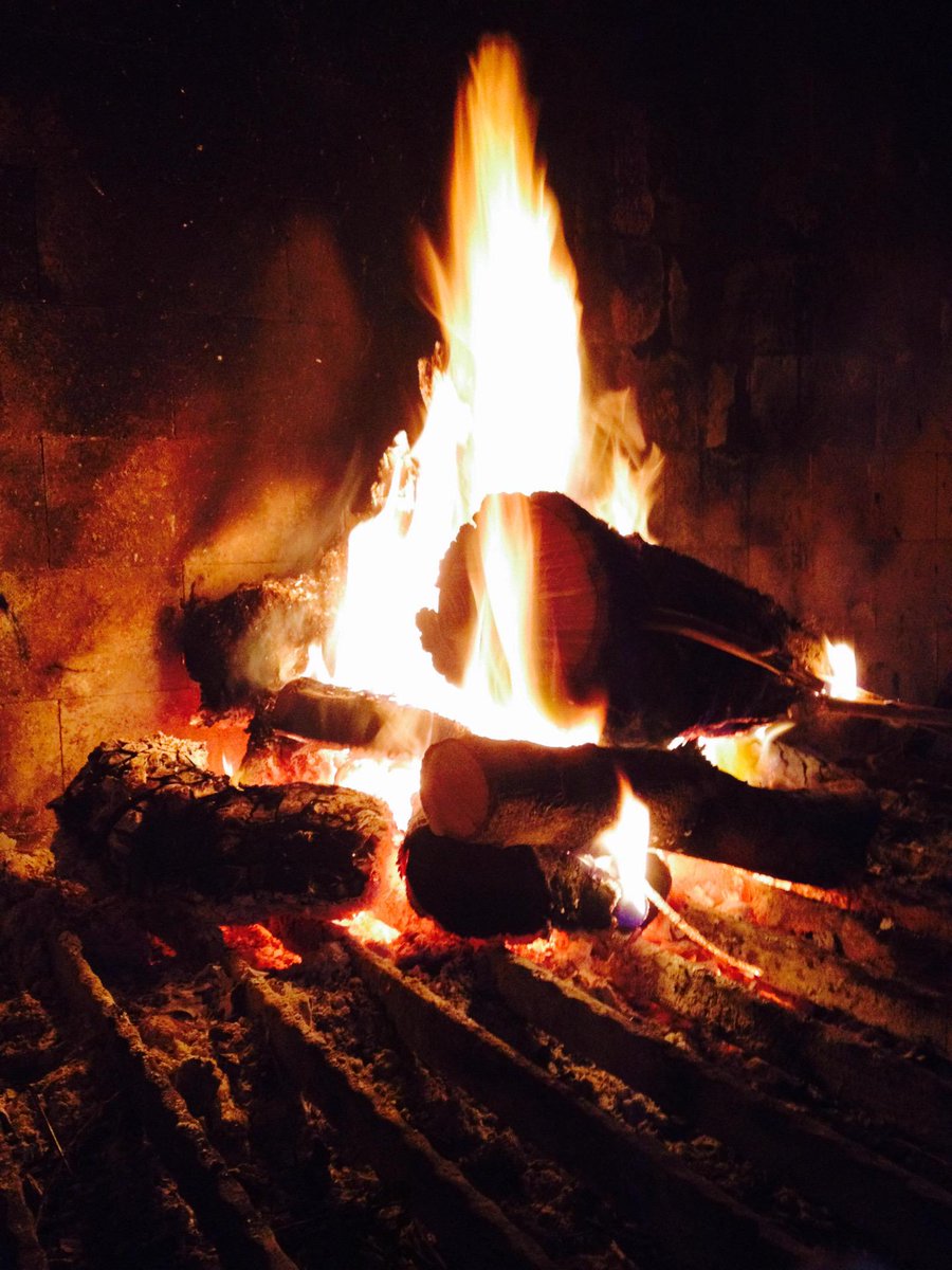 SatometButik's tweet photo. "Haftasonları şömine eşliğinde şarap ve aperatif sunum..." Foursquare Tip @ Şatomet Şaraplari http://t.co/8ir2vw0IyK http://t.co/fKmn0367Zb
