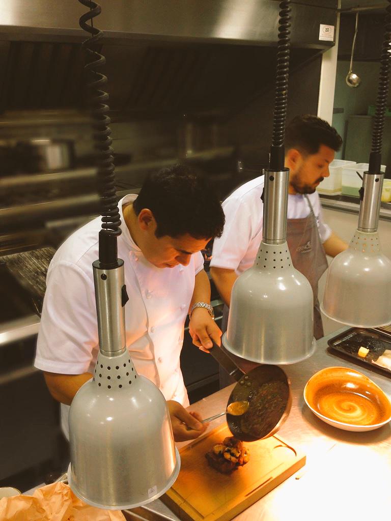 cafferojano's tweet photo. An exciting position of a Sous chef/Chef de partie to join our team @PaulAinsw6rth drop a CV &amp; get in touch! #padstow http://t.co/xhEdbi4LnZ