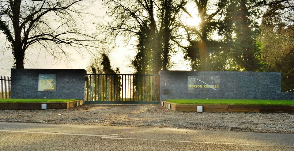 rkleisure's tweet photo. Welcome to Horton!Behind these gates hide fishing legend! #Boatpool #Crayfishpool #ChurchLake #Kingsmead1 #IslandLake http://t.co/TikyTolv8b