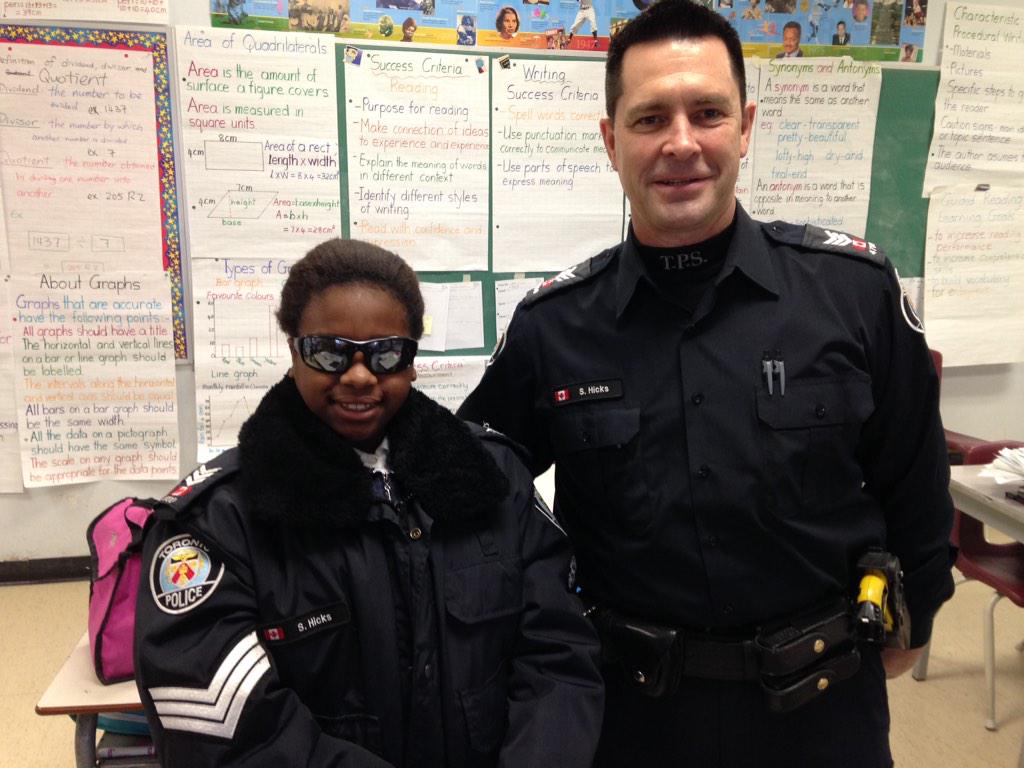 glennthecop's tweet photo. Hanging out with a future police officer! #BrookviewMS #youthprograms #goalsetting @TPSCoaches @tdsb @TorontoPolice http://t.co/bddF1jGF2r