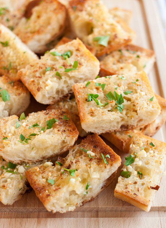 _TEAMFSE's tweet photo. Make the best garlic bread before the big game. First tip? Use olive oil instead of butter: http://t.co/BgybjZBp2Y  http://t.co/YEk4jMUren