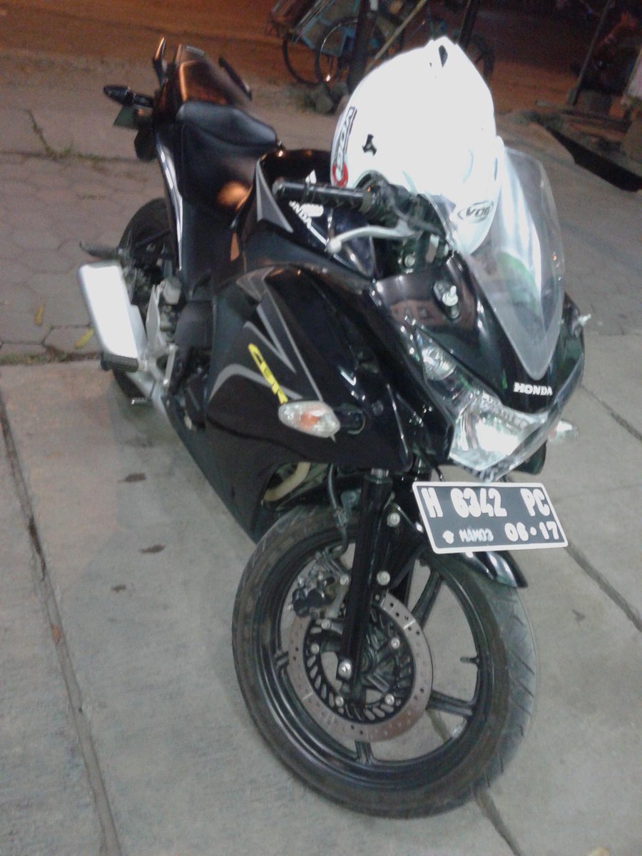 ilhammufie's tweet photo. CBR ku sayang, CBR ku malang.. http://t.co/nwwuKVWuRd