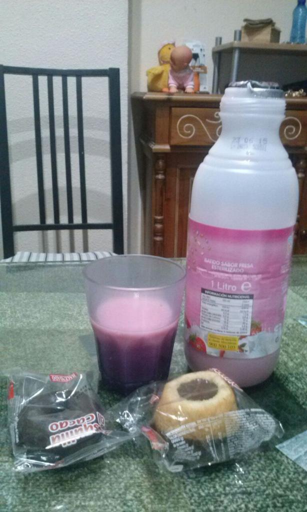 Anabel91mm's tweet photo. Día de gordas!!  @angelams17 @Carmenmari_BR2 #somostemibles #aunnohaacabado http://t.co/aF9fcTWEFH