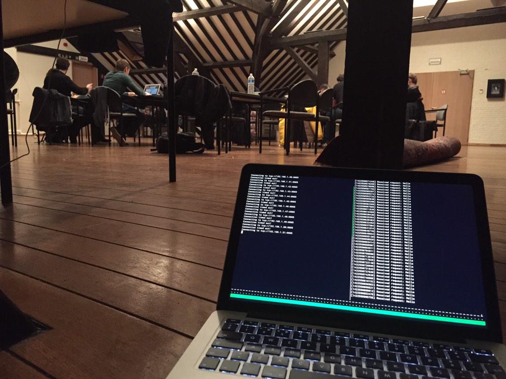 fanoliveira's tweet image. Doing some cool stuff with #zeromq