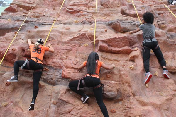 Suns's tweet photo. #SB49 festivities in #DTPHX - Weezy & @SunsDancers climbing the #GrandCanyonExperience presented by #NBAZ #ElevateAZ. http://t.co/wQsxmKkPdx