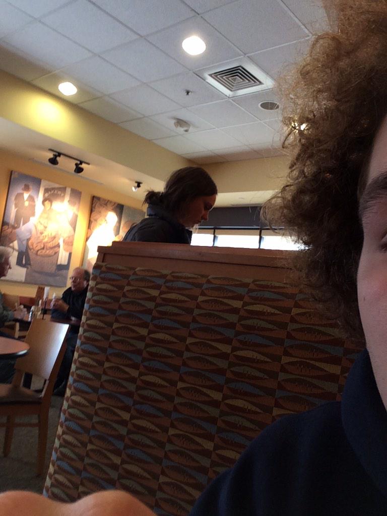 LogTaylo8's tweet photo. Happy late bday @EliseBetten http://t.co/S9wDnUiBCL