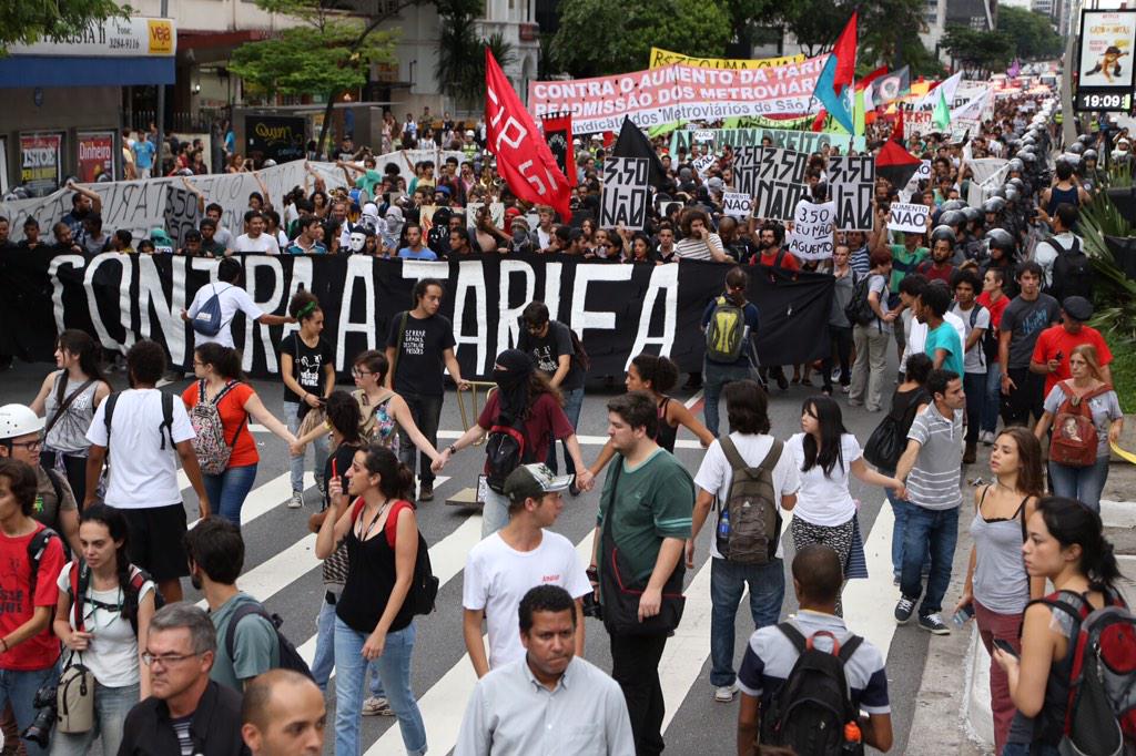 cmi_saopaulo's tweet photo. 6o. Grande Ato #ContraTarifa em SP. Av. Paulista. http://t.co/of2ar5oMdj