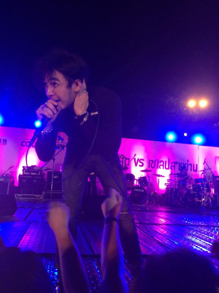 _yienlin's tweet photo. อยู่ติดเวทีแบบ โง้ยยยยยยยยยยนย #YRMF http://t.co/KeW904bGdd
