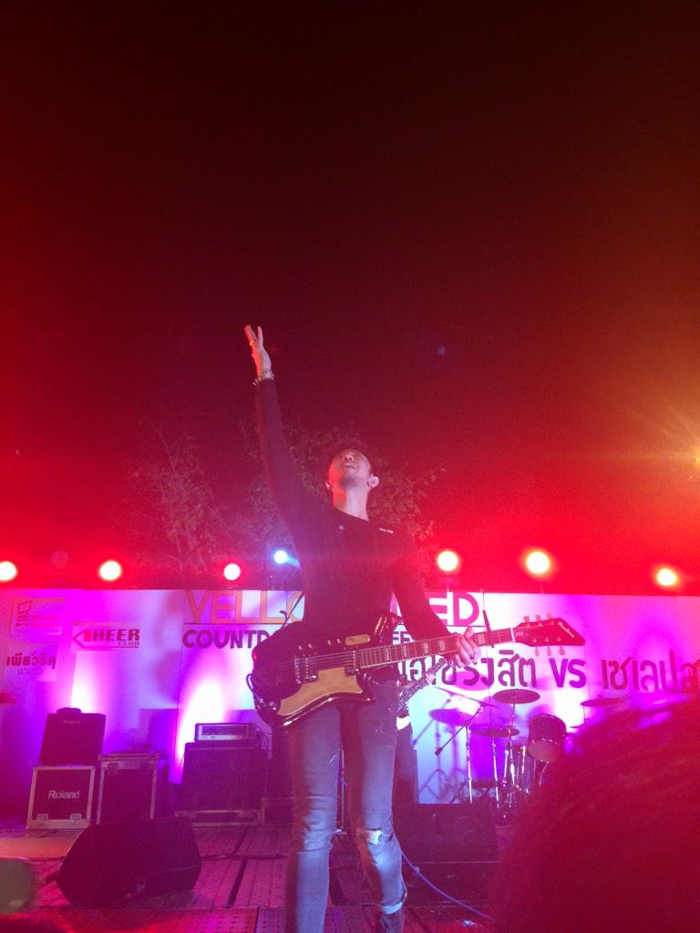 _yienlin's tweet photo. อยู่ติดเวทีแบบ โง้ยยยยยยยยยยนย #YRMF http://t.co/KeW904bGdd