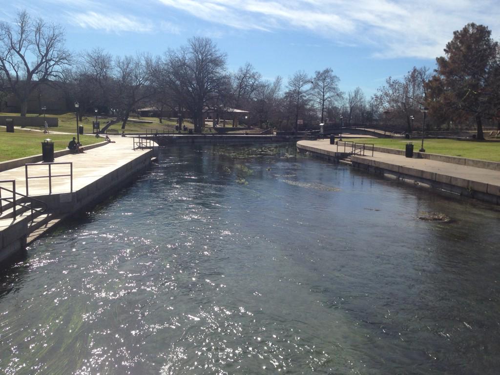 Jackhammeruss's tweet photo. Great scenery out here considering it's January. #TXST students chilling #FDOM15 http://t.co/Rfl4lQ5UH1