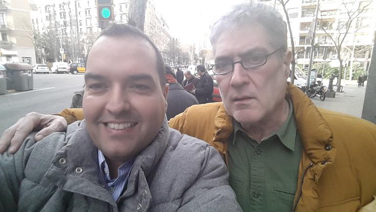 DPRK_CAODEBENOS's tweet photo. Con @QuimMonzo 2 hombres y un destino. Hacernos un selfie mientras escapábamos de nuestras fans en BCN. http://t.co/vdedkduT2P