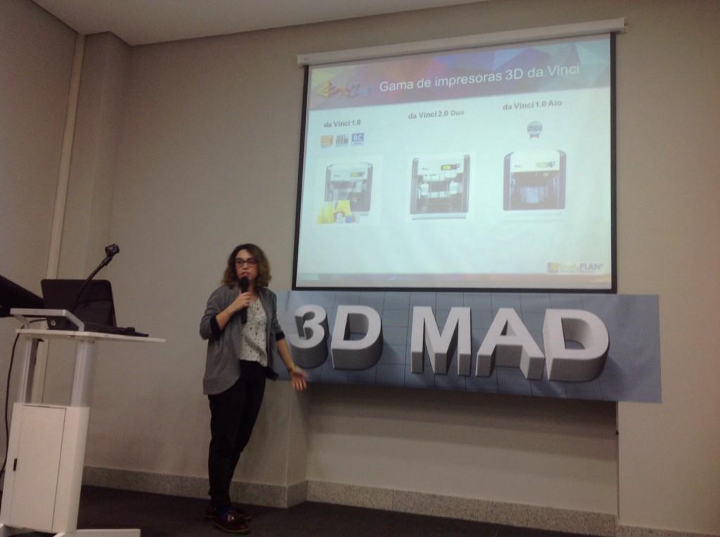 Ahora Josefina Moratalla de <a href="/XYZprinting_Sp/">XYZprinting-Es</a> nos presenta las novedades de da Vinci en #3dmad