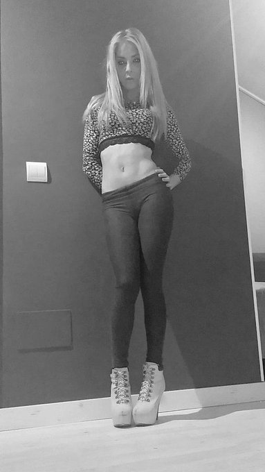 En el club maria cristina de torre la vega http://t.co/44piiRkD98